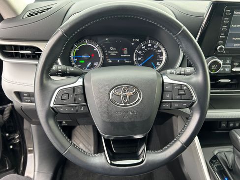 Used 2021 Toyota Highlander XLE image 12