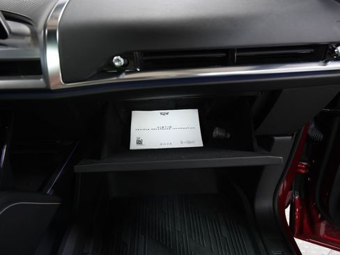 Used 2026 Cadillac Vistiq Platinum w/ LPO, Floor Liner Package AWD/4WD image 29