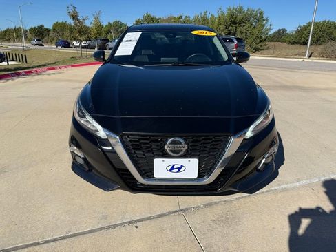 Used 2019 Nissan Altima 2.0 Edition One image 2