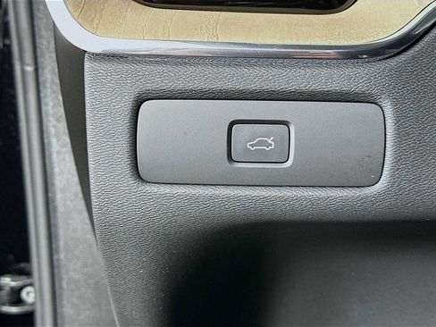 New 2026 Volvo XC60 B5 Plus w/ Protection Package image 10