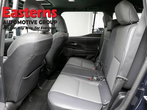 Used 2025 Lexus GX 550 w/ Accessory Package (2T) AWD/4WD image 24