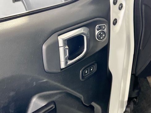 Used 2021 Jeep Wrangler Unlimited Rubicon AWD/4WD image 17