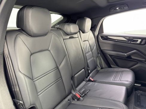 Used 2023 Porsche Cayenne E-Hybrid image 42