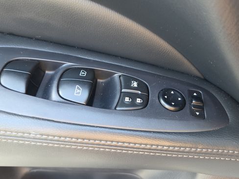 Used 2017 Nissan Pathfinder Platinum FWD image 29