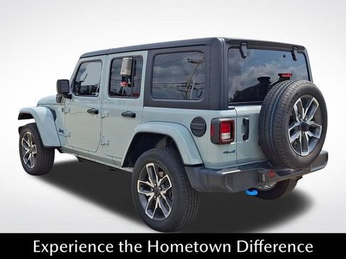 Used 2024 Jeep Wrangler Unlimited w/ Convenience Group AWD/4WD image 4