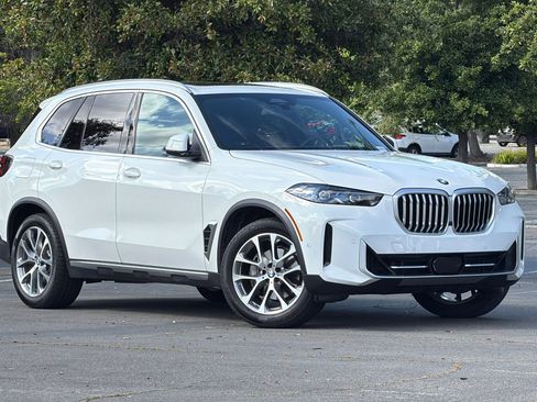 Used 2026 BMW X5 sDrive40i w/ Premium Package RWD image 2