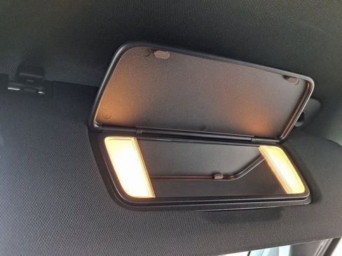 Used 2024 Chevrolet Suburban High Country image 21