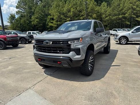 Used 2024 Chevrolet Silverado 1500 LT Trail Boss w/ Convenience Package II AWD/4WD image 2