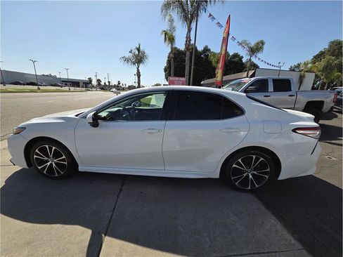Used 2020 Toyota Camry SE w/ Carpet Mat Package FWD image 8