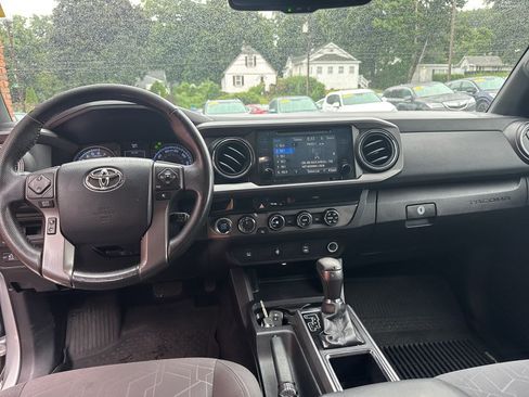 Used 2016 Toyota Tacoma TRD Sport w/ Towing Package AWD/4WD image 23