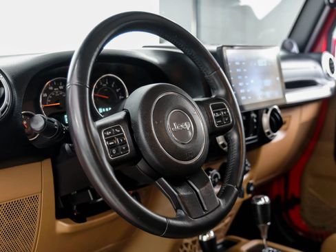 Used 2012 Jeep Wrangler Unlimited Sahara w/ Connectivity Group image 15