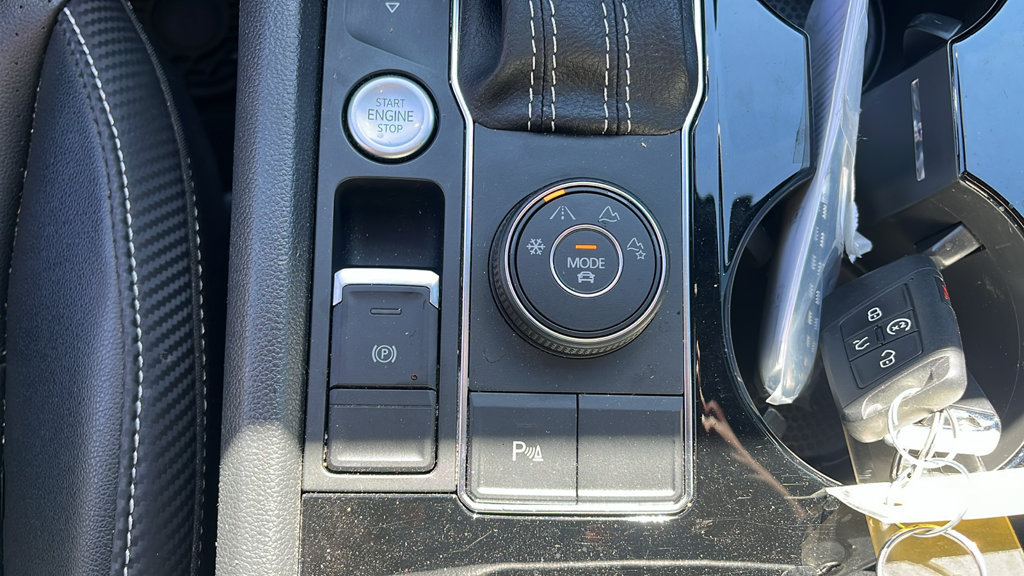 Used 2022 Volkswagen Atlas Cross Sport SEL R-Line AWD/4WD image 14