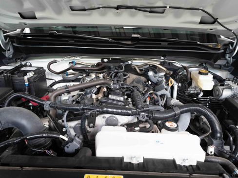 Used 2025 Toyota Tacoma SR AWD/4WD image 26