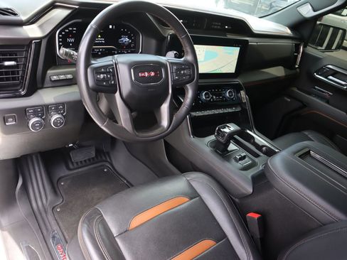 Used 2022 GMC Sierra 1500 AT4 w/ AT4 Premium Package image 9
