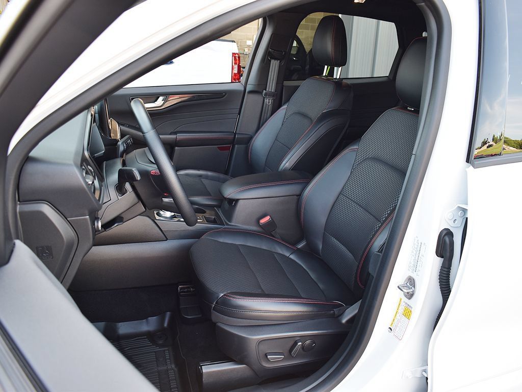 Used 2024 Ford Escape ST-Line w/ Tech Pack #1 AWD/4WD image 5