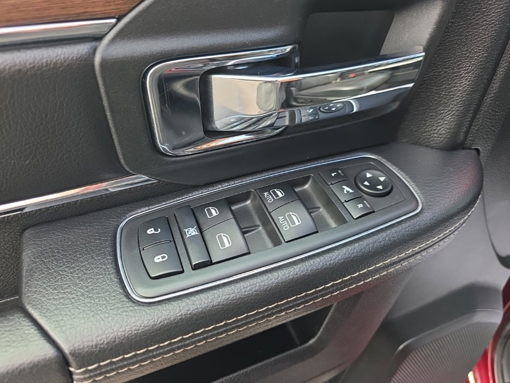 Used 2018 RAM 1500 Laramie w/ Convenience Group AWD/4WD image 32