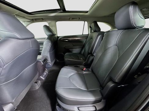 New 2026 Toyota Highlander Platinum image 27