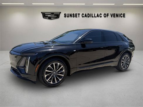 Used 2024 Cadillac Lyriq Sport AWD/4WD image 7
