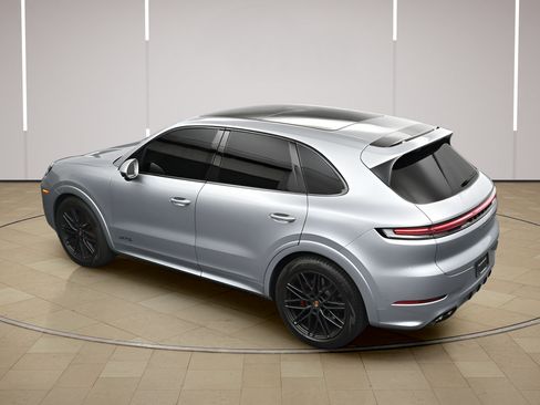 Certified 2025 Porsche Cayenne GTS AWD/4WD image 35