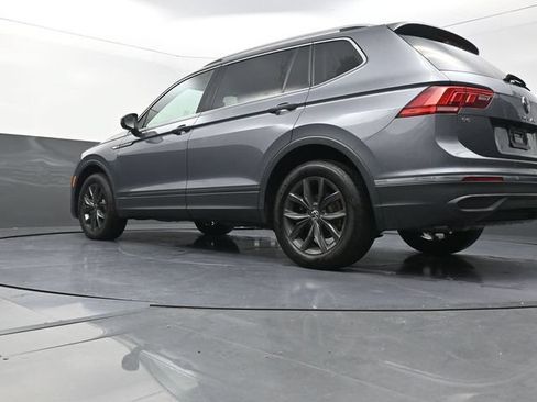 Used 2024 Volkswagen Tiguan SE AWD/4WD image 35