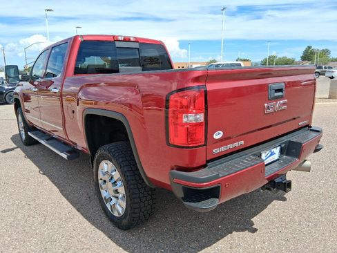 Used 2018 GMC Sierra 2500 Denali w/ Duramax Plus Package AWD/4WD image 4