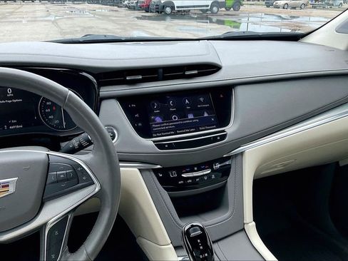 Used 2023 Cadillac XT5 Premium Luxury w/ Technology Package FWD image 9