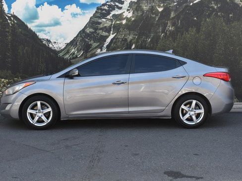 Used 2011 Hyundai Elantra Limited w/ Premium Pkg 5 FWD image 7
