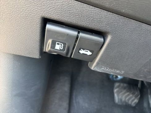 Used 2025 Nissan Versa SR w/ Trunk Package image 20