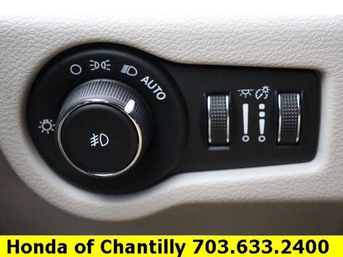 Used 2019 Chrysler Pacifica Limited w/ Advanced Safetytec Group image 14