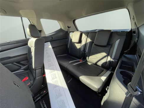New 2026 Volkswagen Atlas Peak Edition image 17