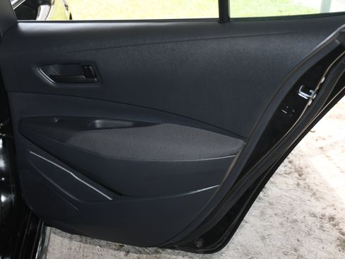 Used 2025 Toyota Corolla LE image 18