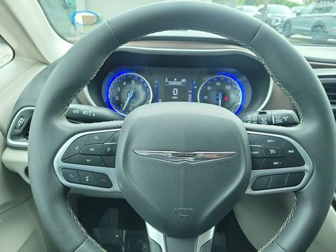 Used 2023 Chrysler Voyager LX image 24