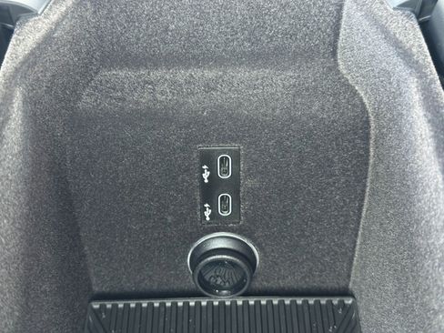 Used 2023 BMW i7 xDrive60 w/ Executive Package 2 image 33