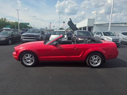 Used 2007 Ford Mustang Deluxe RWD image 17