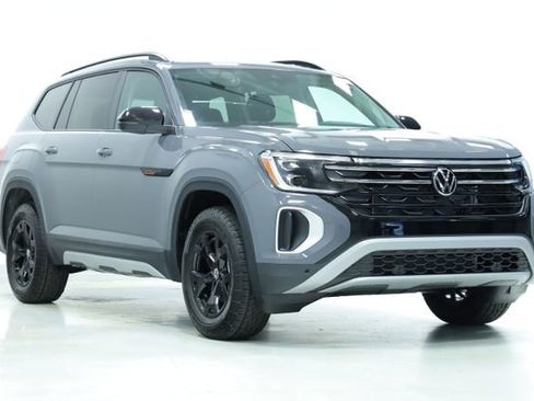 New 2026 Volkswagen Atlas Peak Edition AWD/4WD image 3