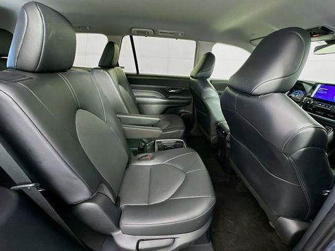 Certified 2025 Toyota Grand Highlander XLE image 28