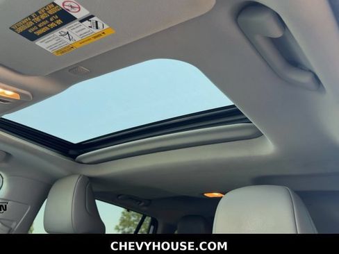 Used 2022 Toyota Highlander XLE FWD image 22