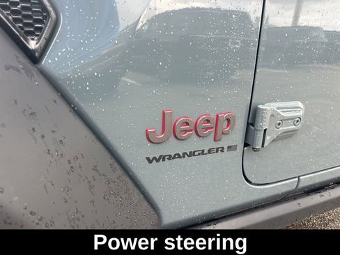 Used 2025 Jeep Wrangler Unlimited Rubicon AWD/4WD image 19