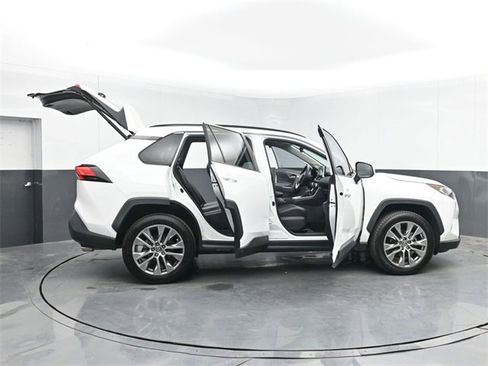 Used 2020 Toyota RAV4 XLE Premium image 52