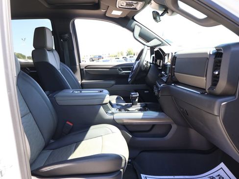 Used 2022 Chevrolet Silverado 1500 ZR2 w/ Technology Package AWD/4WD image 8