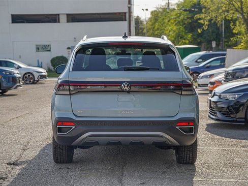 New 2026 Volkswagen Taos SE image 6