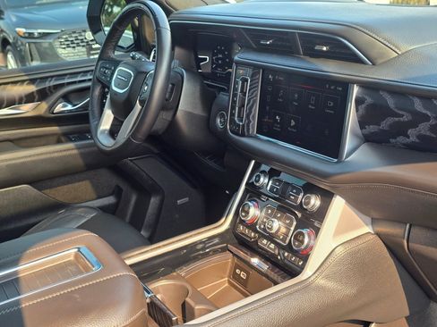 Used 2024 GMC Yukon Denali w/ Advanced Technology Package AWD/4WD image 30