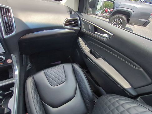 Certified 2024 Ford Edge Titanium AWD/4WD image 19