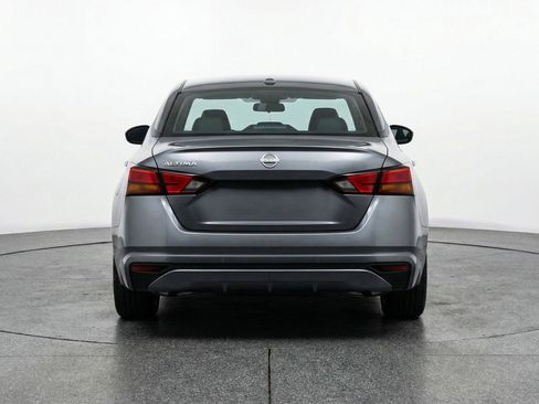 Used 2025 Nissan Altima 2.5 SV FWD image 7