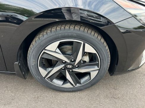 Used 2022 Hyundai Elantra Limited FWD image 12