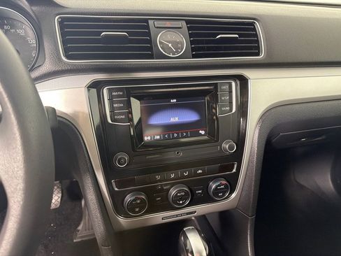 Used 2016 Volkswagen Passat 1.8T R-Line image 15