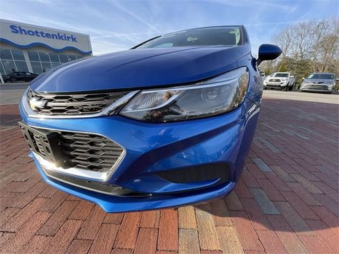 Used 2017 Chevrolet Cruze LT image 5