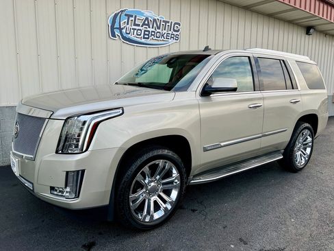 Used 2015 Cadillac Escalade Luxury image 1
