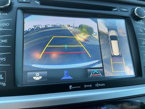 Used 2019 Toyota Highlander Limited Platinum image 29