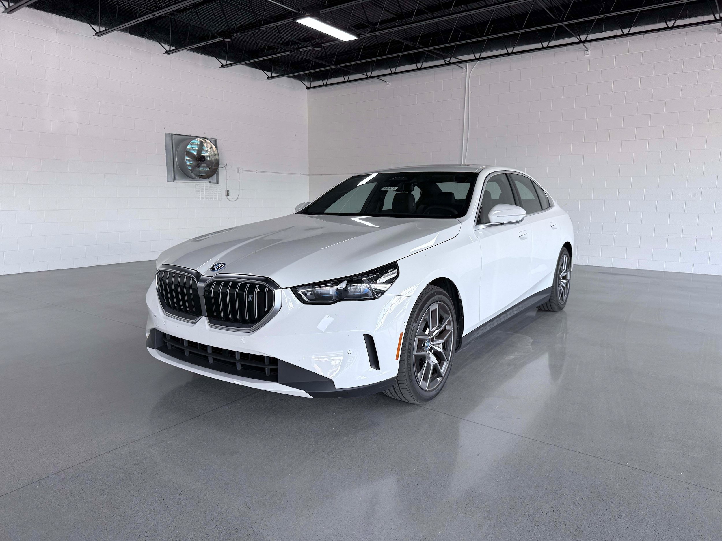 Used 2024 BMW i5 eDrive40i RWD image 2